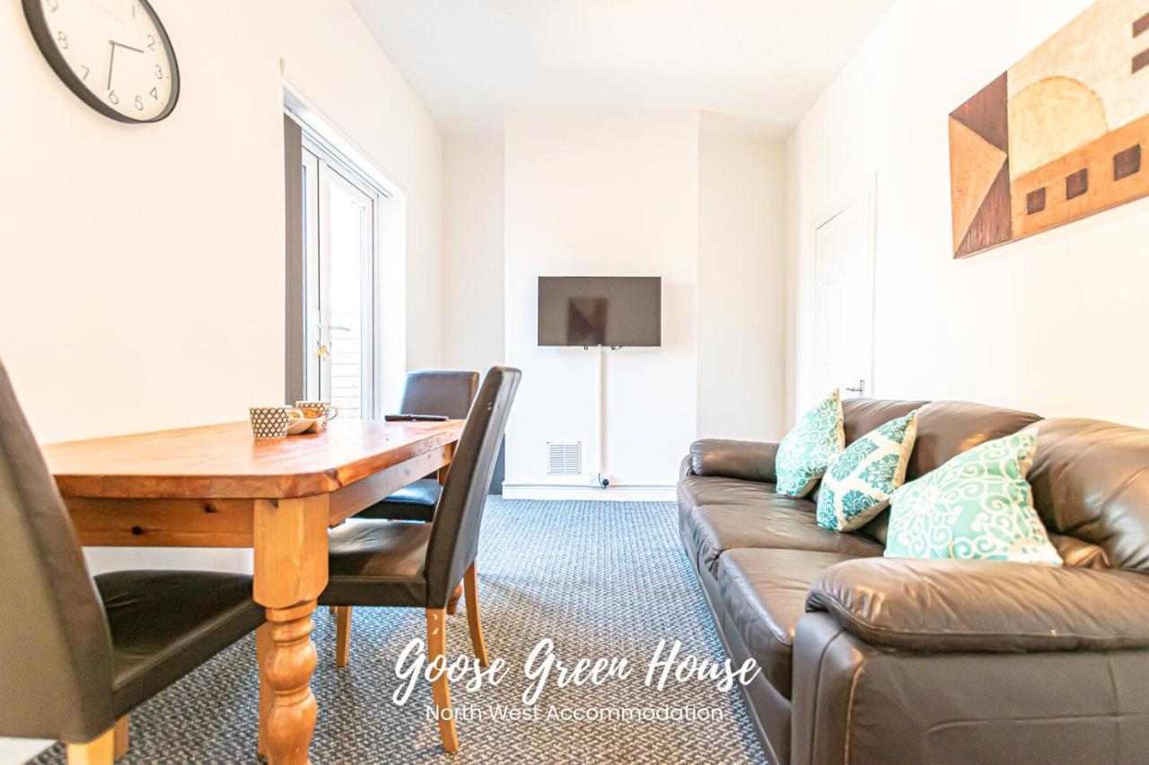 Goose Green Contractor Accommodation ウィガン エクステリア 写真