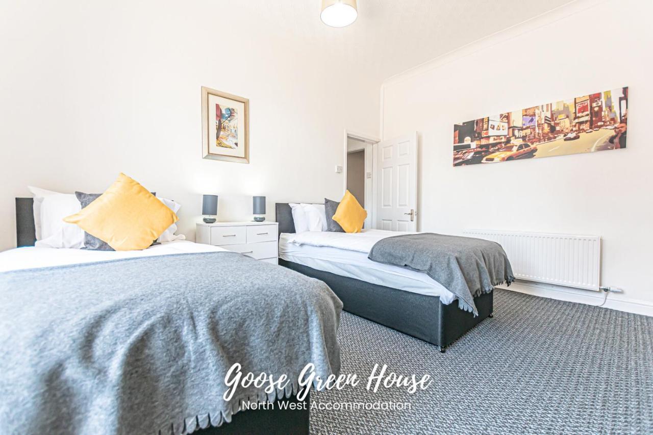 Goose Green Contractor Accommodation ウィガン エクステリア 写真
