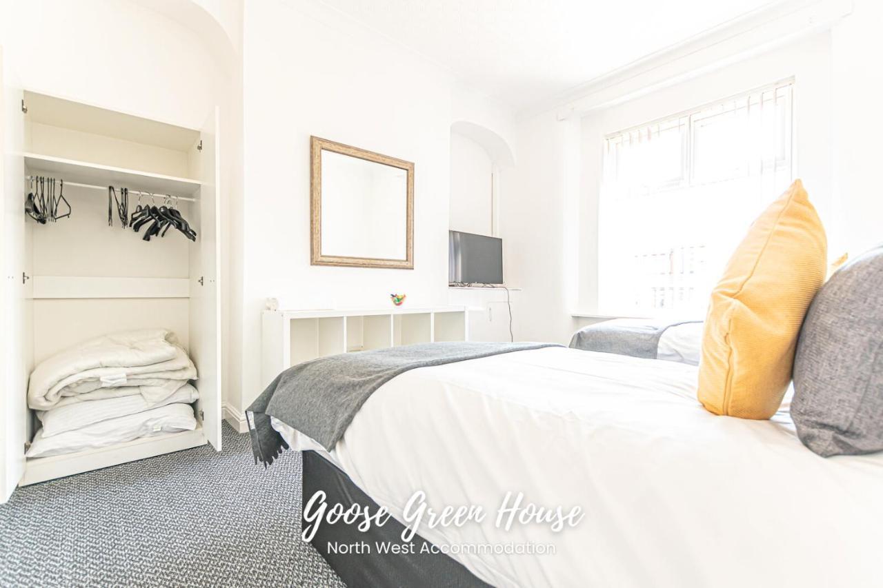 Goose Green Contractor Accommodation ウィガン エクステリア 写真