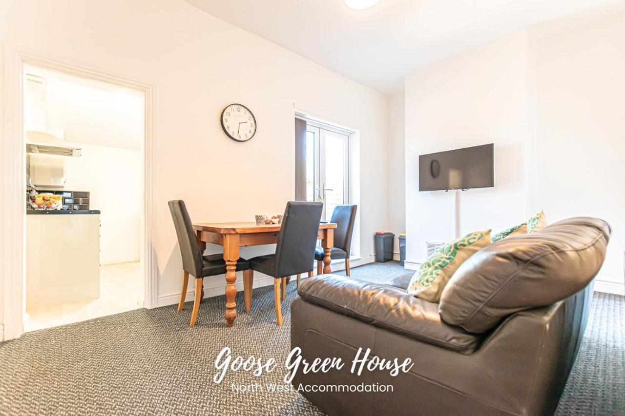 Goose Green Contractor Accommodation ウィガン エクステリア 写真