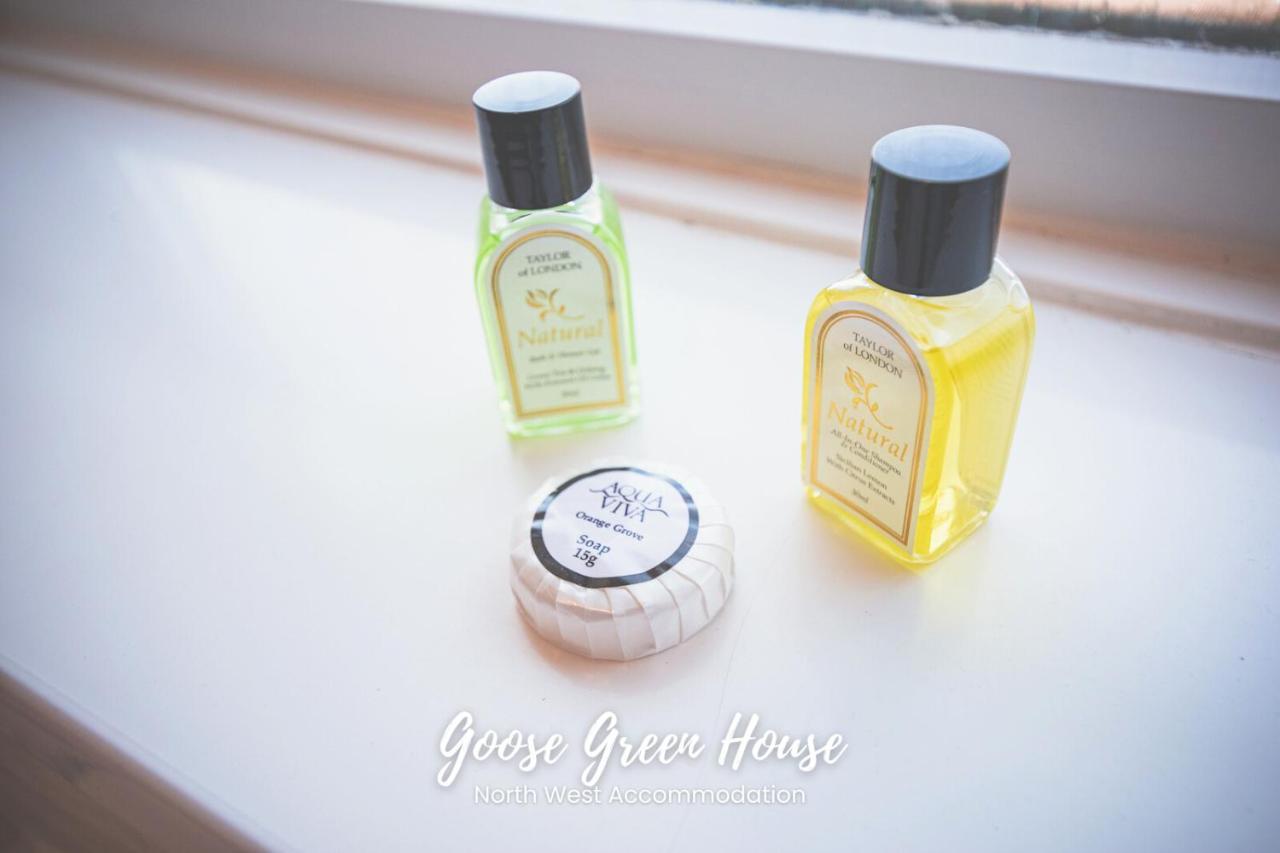 Goose Green Contractor Accommodation ウィガン エクステリア 写真