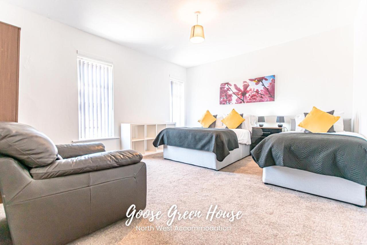 Goose Green Contractor Accommodation ウィガン エクステリア 写真