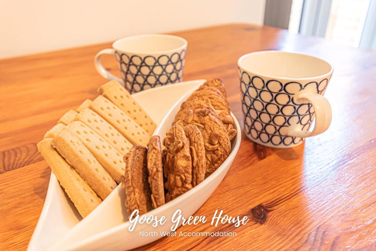 Goose Green Contractor Accommodation ウィガン エクステリア 写真