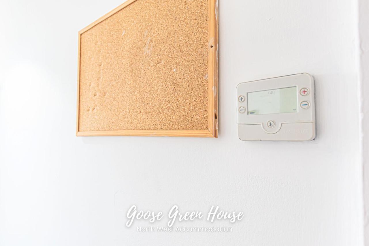 Goose Green Contractor Accommodation ウィガン エクステリア 写真